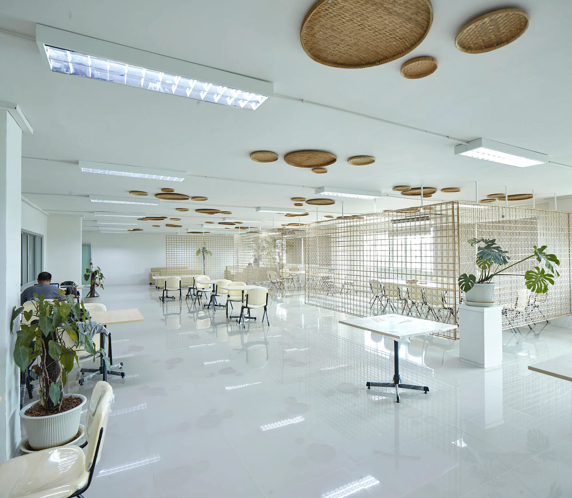 อาคารคณะทันตะแพทยศาสตร์ - ภาพถ่ายสถานที่ในมหาวิทยาลัยกรุงเทพธนบุรี