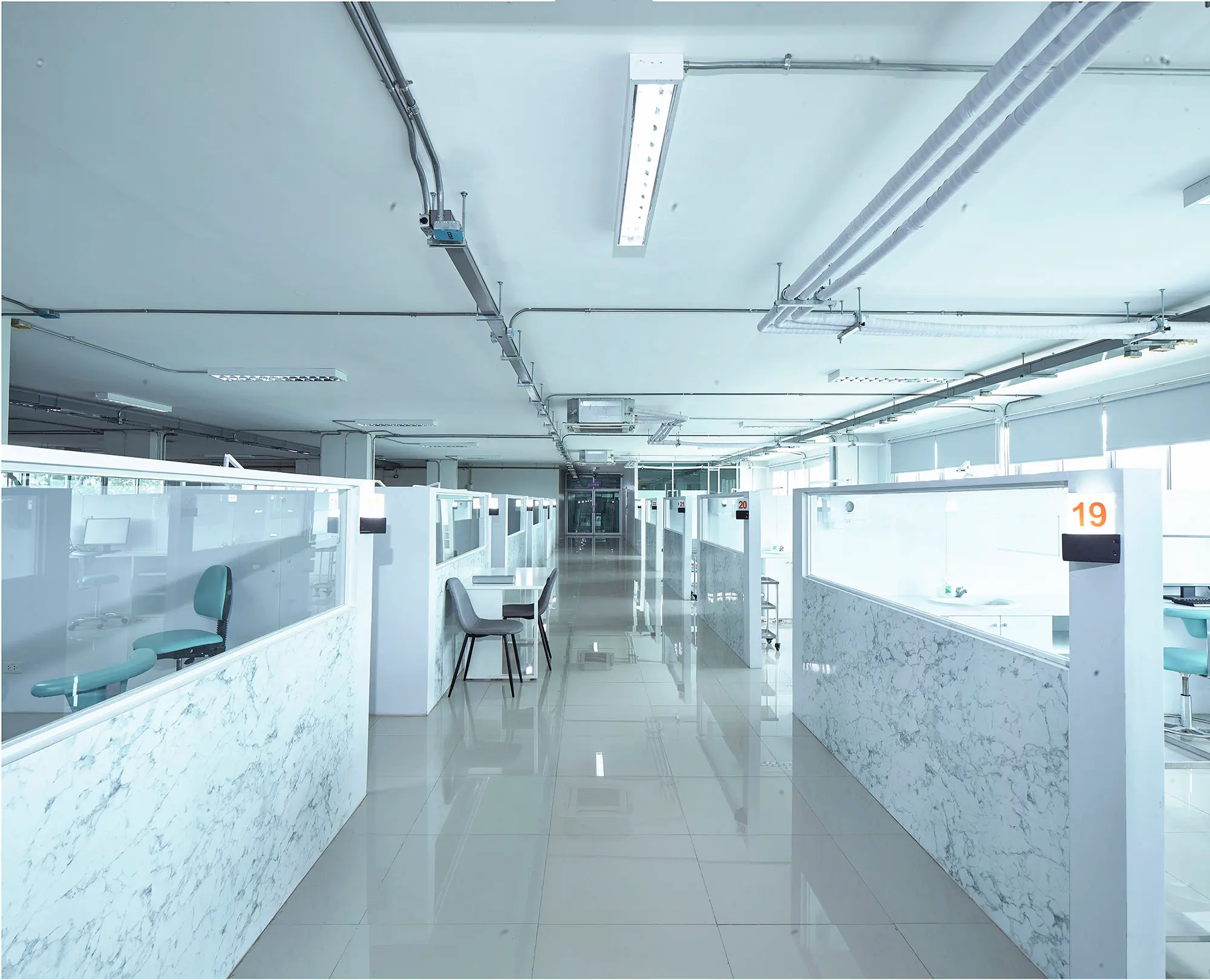 อาคารคณะทันตะแพทยศาสตร์ - ภาพถ่ายสถานที่ในมหาวิทยาลัยกรุงเทพธนบุรี