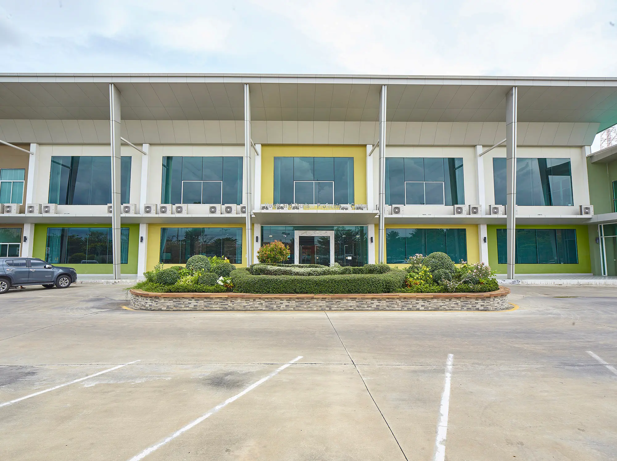 Hotel and Tourism Professional Center - ภาพถ่ายสถานที่ในมหาวิทยาลัยกรุงเทพธนบุรี