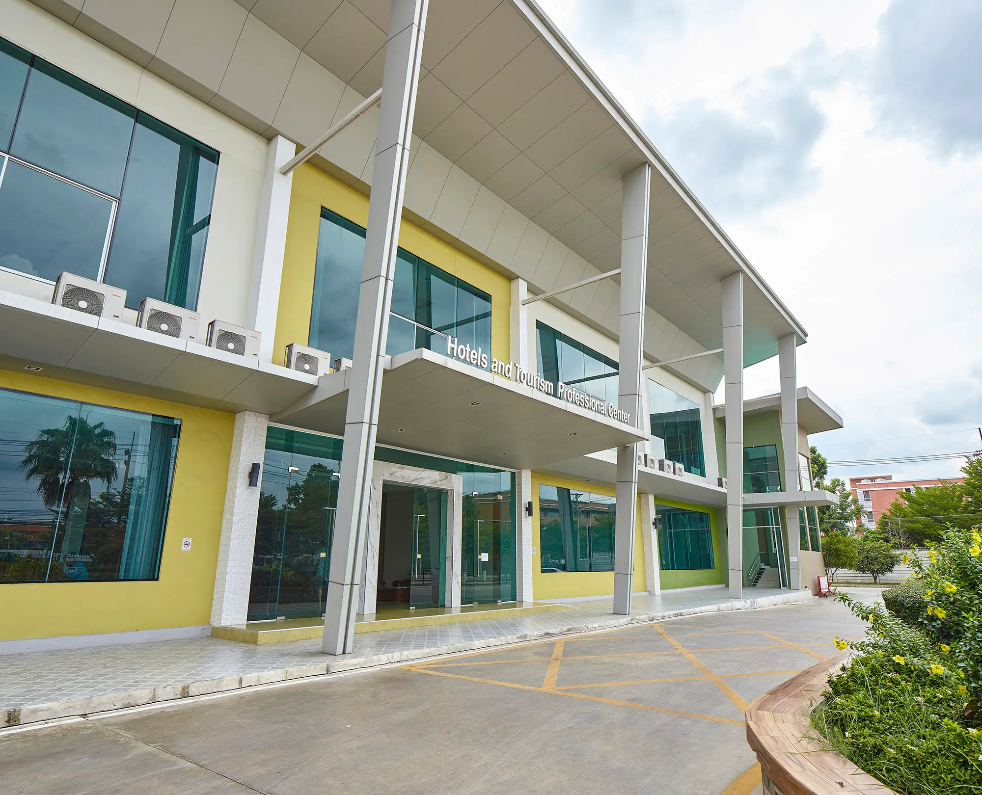 Hotel and Tourism Professional Center - ภาพถ่ายสถานที่ในมหาวิทยาลัยกรุงเทพธนบุรี