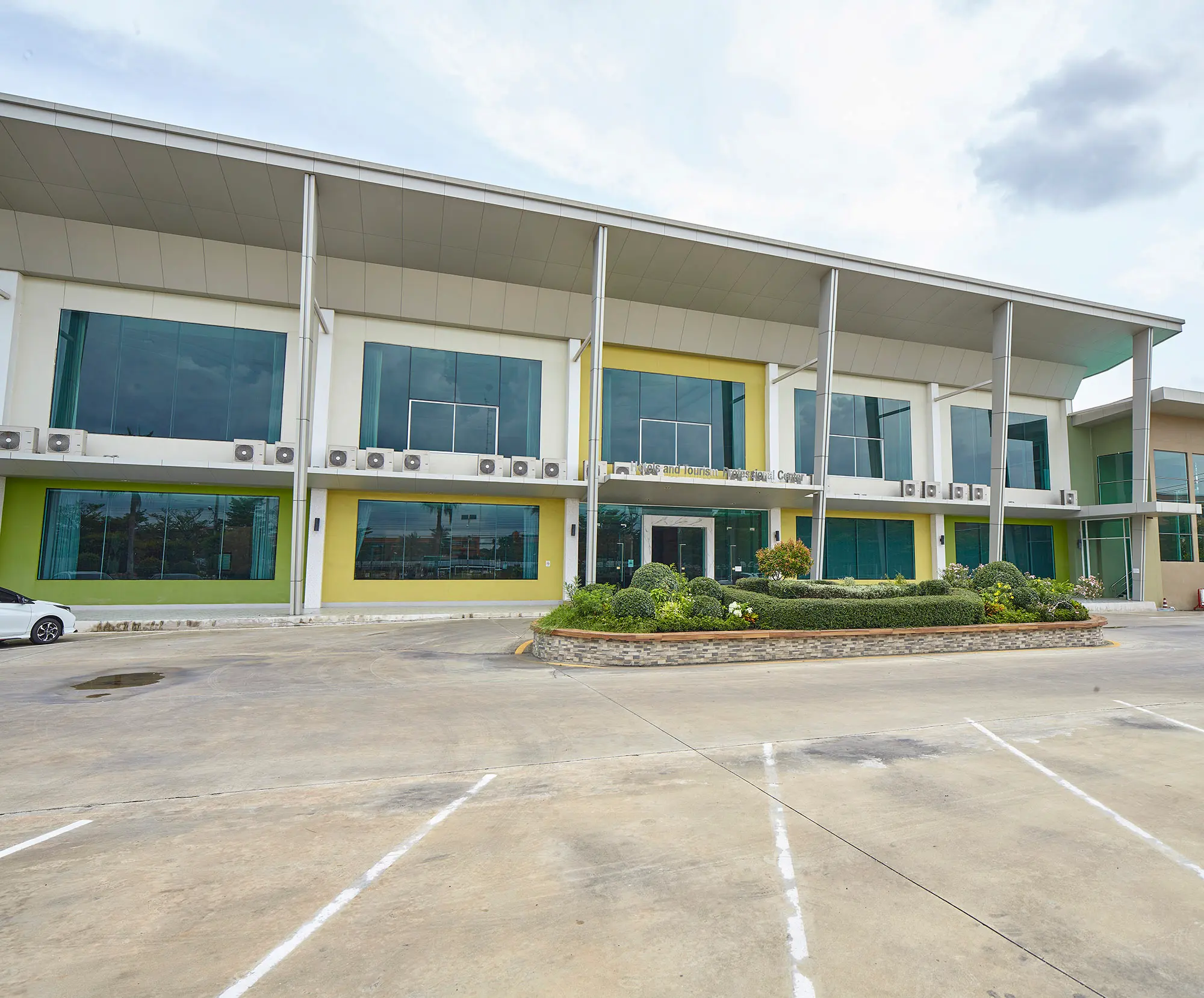 Hotel and Tourism Professional Center - ภาพถ่ายสถานที่ในมหาวิทยาลัยกรุงเทพธนบุรี