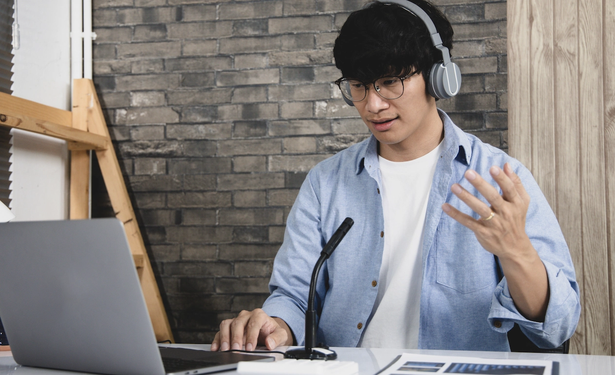 ติดต่อผ่าน LINE OA